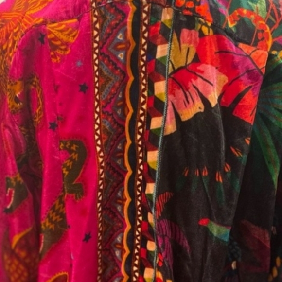 FARM RIO - Mixed Scarves Button-Front Shirt - Picture 10 of 10